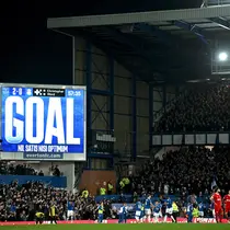 Papan skor pada pertandingan antara Everton kontra Liverpool di ajang Liga Inggris 2023/2024 hari Kamis (25/04/2024) dini hari WIB. (PAUL ELLIS / AFP)