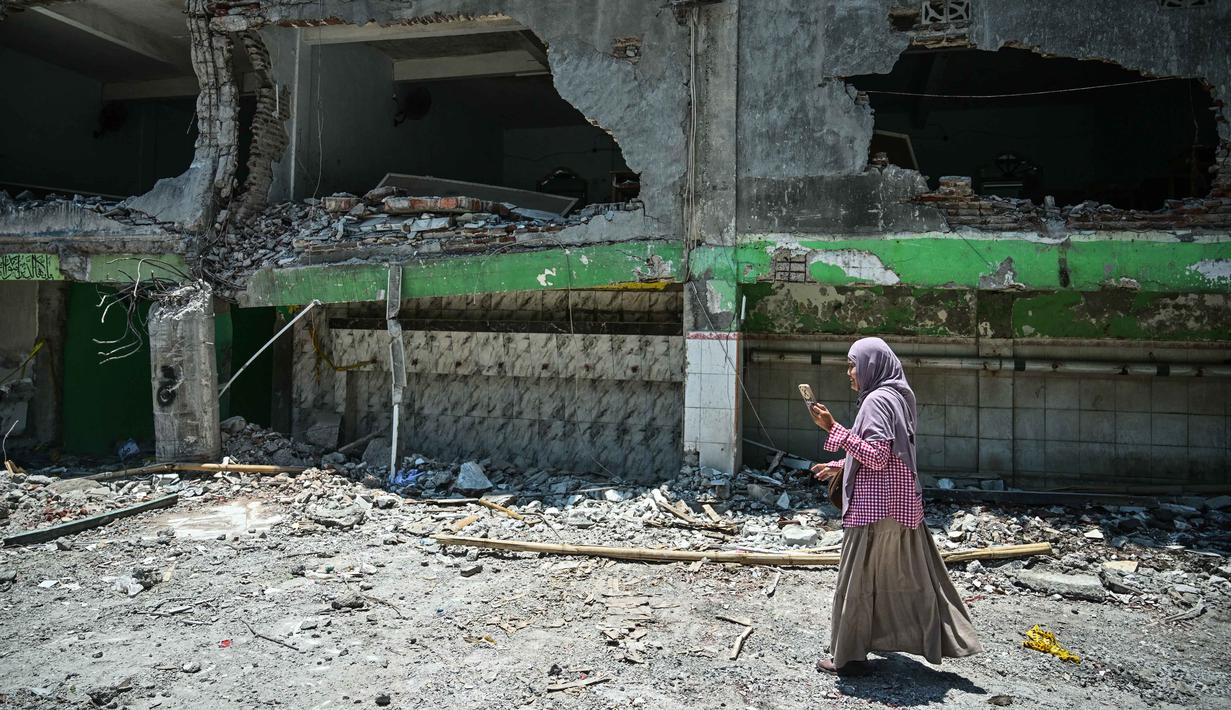 Dengan selesainya operasi ini, Basarnas secara resmi mengakhiri tugasnya di sektor pencarian dan pertolongan. Namun, pengawasan dan penanganan pascakejadian akan tetap dilanjutkan oleh Badan Nasional Penanggulangan Bencana (BNPB) bersama pemerintah daerah. (JUNI KRISWANTO/AFP)