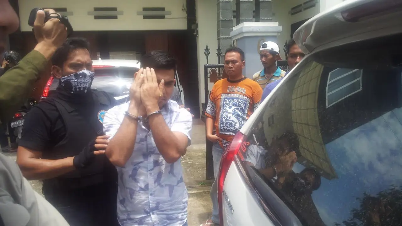 Drama Buru Bandar Narkoba, Baku Tembak hingga Gerebek Rumah Mewah