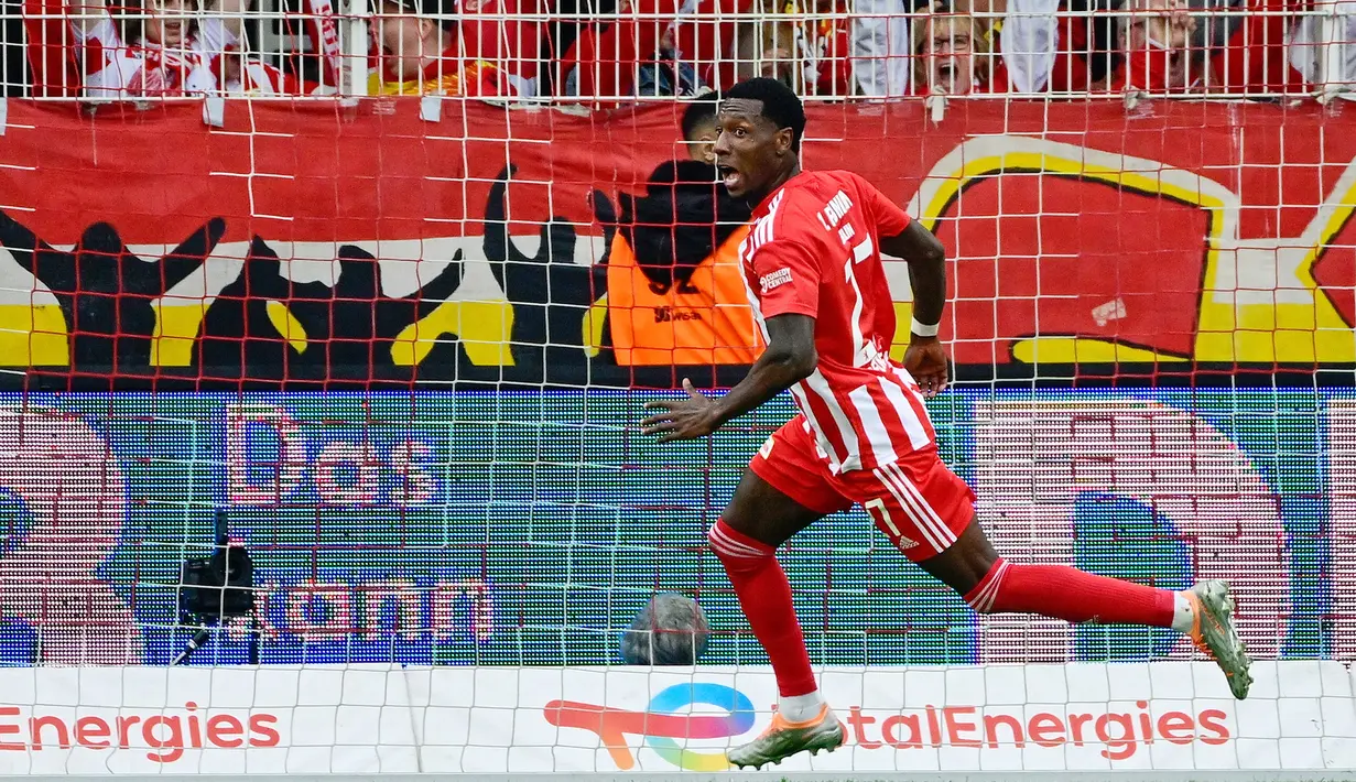 Ketika Bayern Munchen terseok-seok, Die Eisernen tampil apik dan kini melesat ke puncak klasemen sementara Bundesliga. (AFP/John Macdougall)