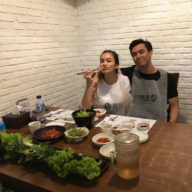 Jarang Tersorot, Ini 7 Potret Mentari De Marelle Bersama Kekasih