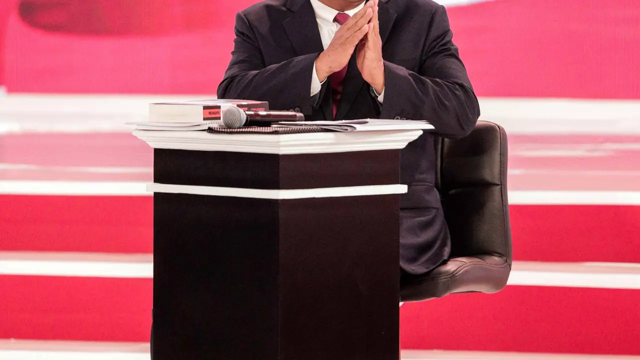 Peluk Hangat Jokowi dan Prabowo Awali Debat Kedua Capres
