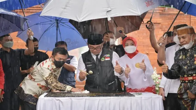 Baru Saja Diresmikan Ridwan Kamil,Bangunan Alun-Alun Sangkala Buana Ambruk