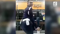 Sebuah video beredar di media sosial, seorang satpam goyang lentik dan gemulai.