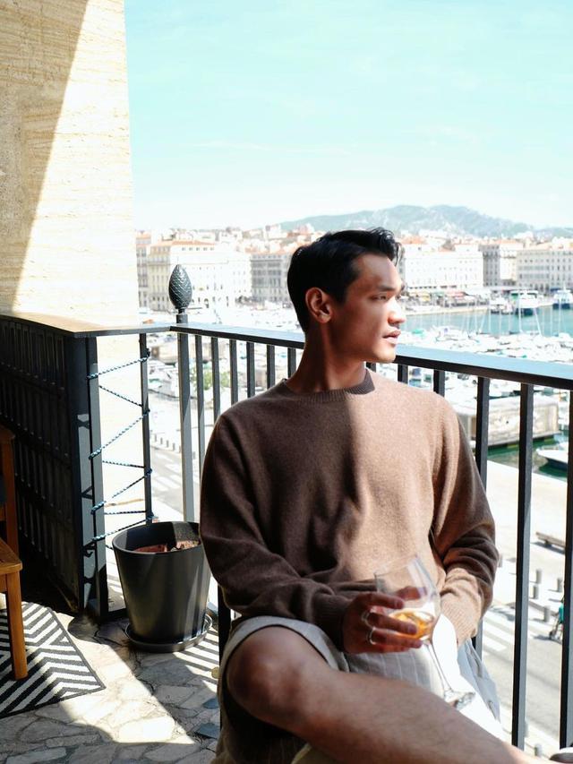 Afgan Liburan di Perancis