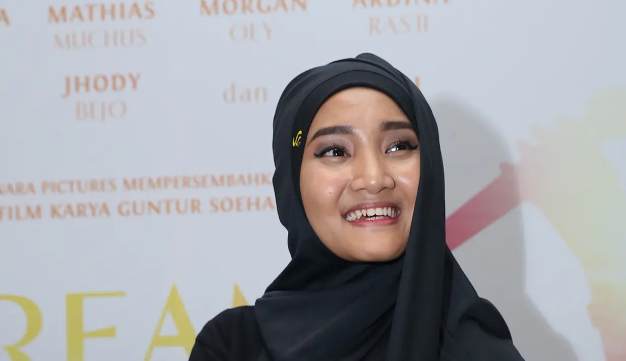 "Dari reading emang udah deg-degan. Pas syuting rada gugup. Jadi lebih nge-push diri sendiri aja. Jam terbang memang nggak pernah bohong," kata Fatin Shidqia. (Andy Masela/Bintang.com)