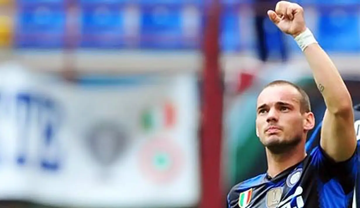 Selebrasi playmaker Inter Milan Wesley Sneijder usai menjebol gawang Lazio dalam lanjutan Serie A di Stadio Giuseppe Meazza, 23 April 2011. AFP PHOTO/GIUSEPPE CACACE