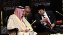 Raja Arab Saudi, Salman bin Abdulaziz Al-Saud berbincang dengan Ketua DPR, Setya Novanto, Jakarta, Kamis (2/3). Pada hari kedua kunjungan kenegaraannya ke Indonesia, Raja Salman mengunjungi DPR, Masjid Istiqlal. (Liputan6.com/Johan Tallo)
