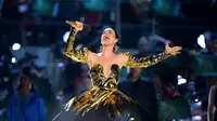 Katy Perry mengisi acara konser penobatan Raja Charles III pada Minggu malam, 7 Mei 2023. (dok. Leon Neal / POOL / AFP)