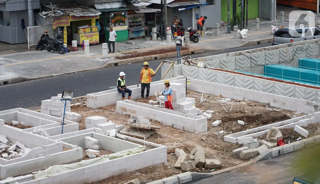 Suasana pembangunan Underpass Senen Extension di Jakarta, Selasa (19/10/2020). Pembangunan Underpass Senen Extension atau lintas bawah lanjutan Senen ini ditargetkan dapat mulai uji coba pada akhir November 2020 mendatang. (Liputan6.com/Immanuel Antonius)