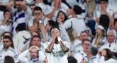 Pemain Real Madrid, Vinicius Junior, tampak kecewa setelah ditaklukkan Bayern Munchen pada laga leg pertama perempat final Liga Champions di Stadion Santiago Bernabeu, Rabu (8/4/2026). (AP Photo/Jose Breton)
