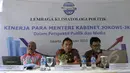CEO Lembaga Klimatologi Politik (LKP) Usman Rachman (kanan), Manager Operasional LKP Adie Sujaya (tengah) dan Deny Ramdhany (kiri) menyampaikan hasil riset terkait kinerja Kabinet Kerja, Jakarta, Kamis (5/2/2015).(Liputan6.com/Andrian M Tunay)