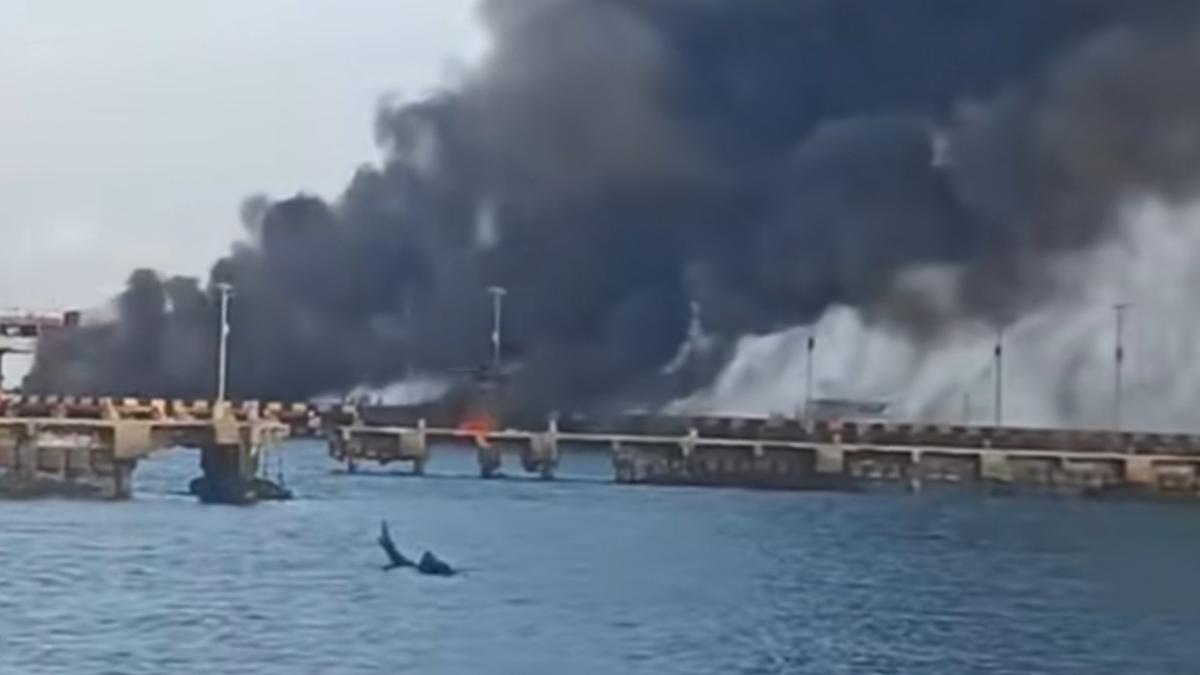 Kapal di Pelabuhan Benteng Selayar Meledak dan Terbakar, Tabung LPG Terbelah dan Dua ABK Tewas