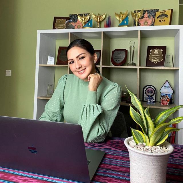 Rumah Donna Agnesia dan Darius Sinathrya