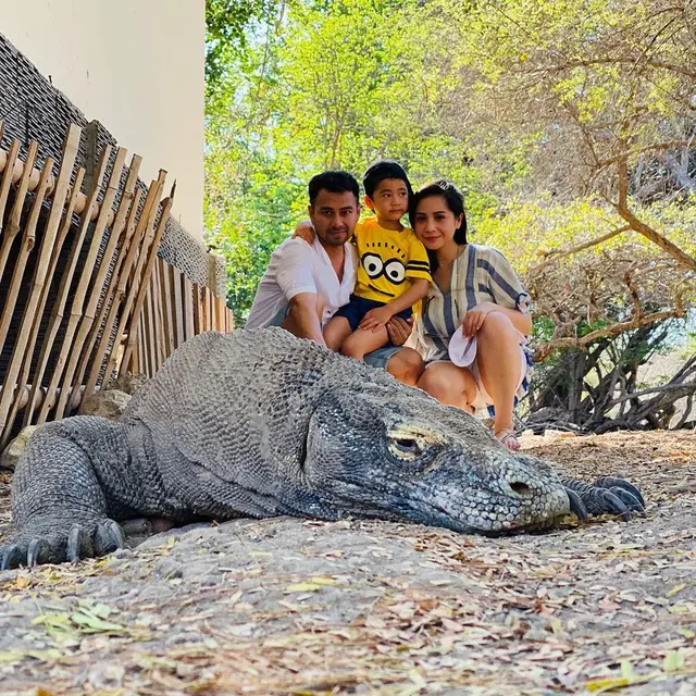7 Potret Seru Liburan Raffi Ahmad dan Nagita Slavina di Pulau Komodo