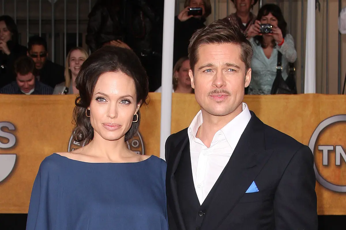 Angelina Jolie dan Vrad Pitt masih memperebutkan hak asuh penuh atas keenam anakknya. (AFP/Bintang.com)