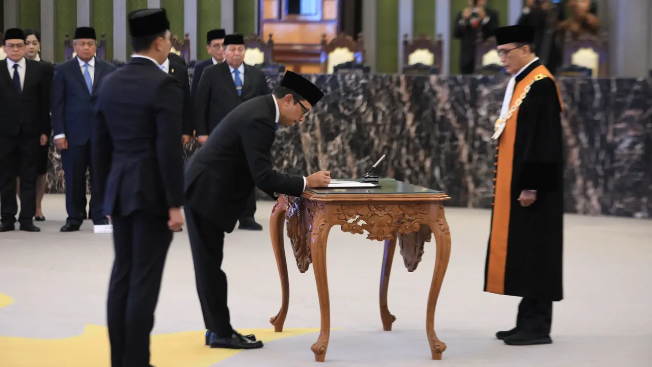 Deputi Gubernur Bank Indonesia, Juda Agung, dilantik sebagai Anggota Dewan Komisioner OJK Ex-officio Bank Indonesia.