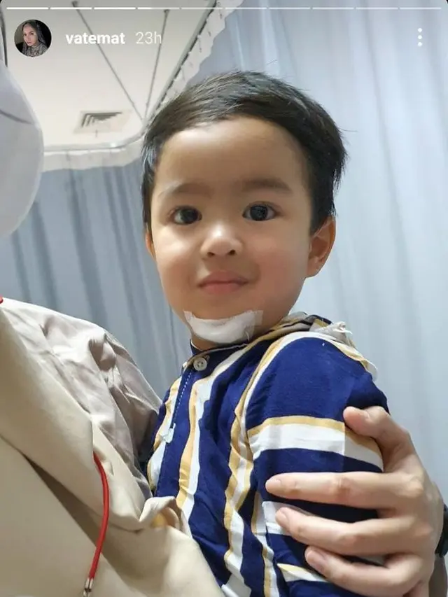 Revalina S Temat membawa anaknya ke rumah sakit (Instagram)