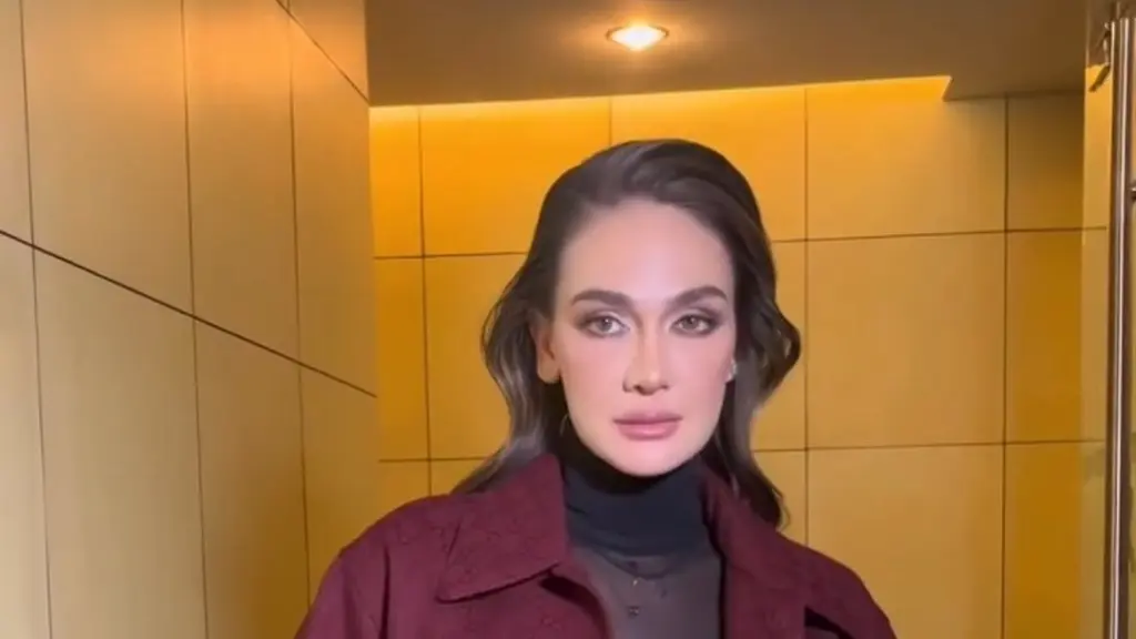 Inspirasi Glam Look ala Luna Maya (Instagram/@lunamaya)