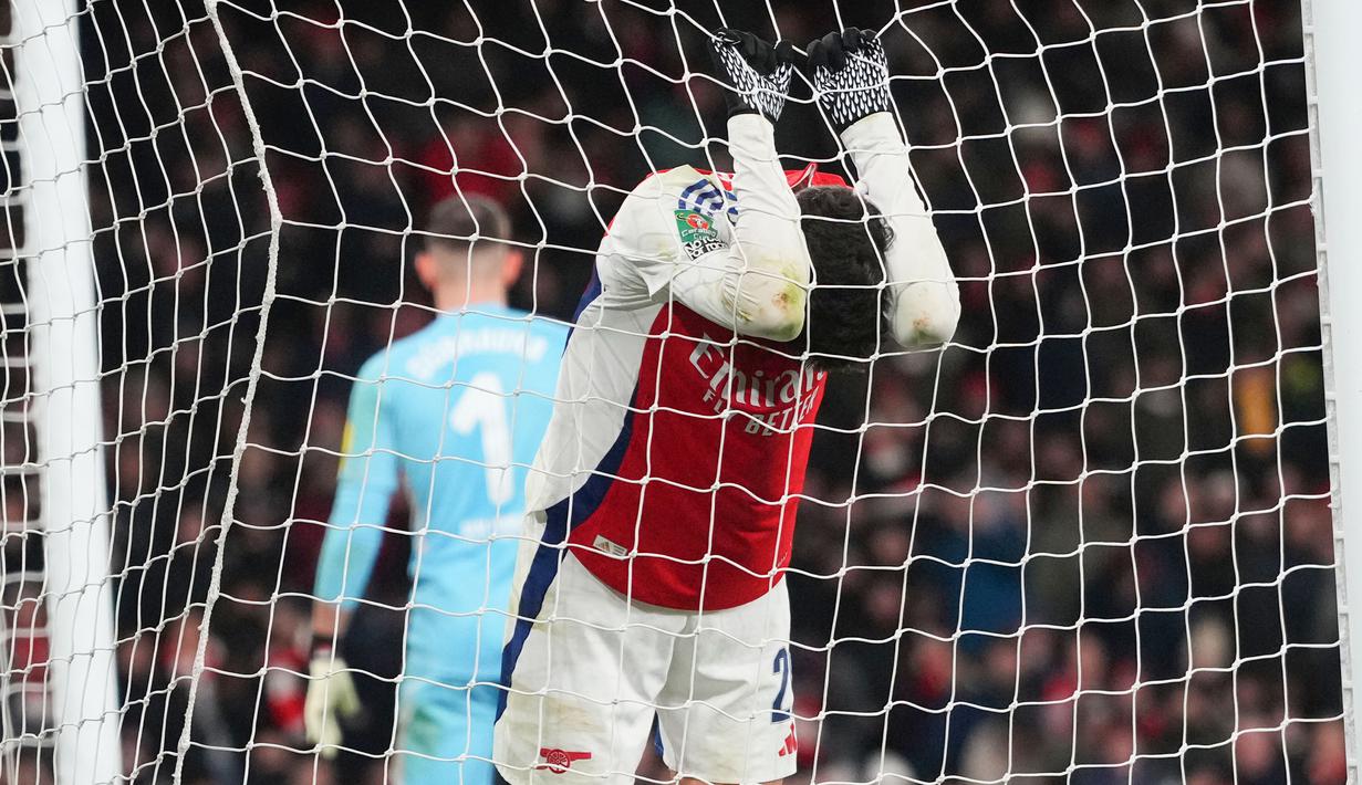 Pemain Arsenal, Kai Haverts, terlihat kecewa setelah ditaklukkan Newcastle United dalam laga leg pertama semifinal Carabao Cup 2024/2025 yang digelar di Emirates Stadium, Rabu (8/1/2025) dini hari WIB. (AP Photo/Kirsty Wigglesworth)