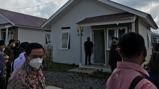 Wapres Ma'ruf Amin mengunjungi lokasi pembangunan hunian tetap dan hunian sementara bagi warga terdampak erupsi Gunung Semeru, Lumajang, Jawa Timur, Kamis (2/6/2022).