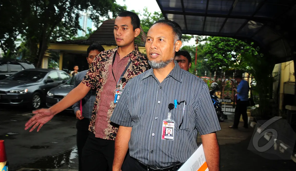 Wakil Ketua KPK nonaktif Bambang Widjojanto memenuhi panggilan penyidik Bareskrim Polri, Jakarta, Rabu (11/3/2015). BW diperiksa sebagai saksi tersangka ZA dalam kasus sengketa Pilkada Kotawaringin Barat di MK tahun 2010. (Liputan6.com/Yoppy Renato)