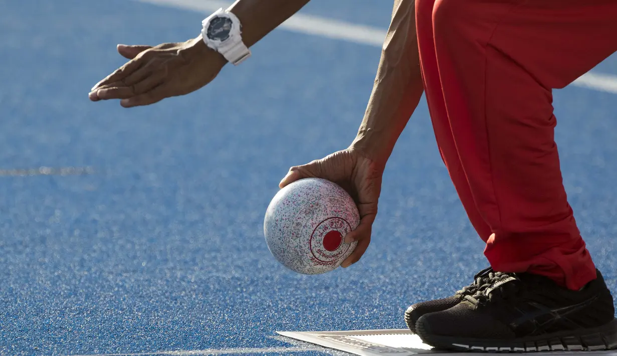 Kacung atlet Lawnball Indonesia bertanding di nomor B2 Open Single's pada Asian Para Games 2018 di Stadion Hockey, Gelora Bung Karno Jakarta, Senin (8/10/2018).  (Bola.com/Peksi Cahyo)