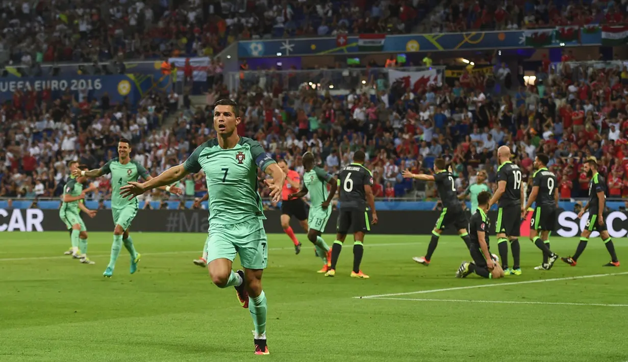 Cristiano Ronaldo membawa Portugal ke final Piala Eropa 2016 setelah mengalahkan Wales 2-0 di semifinal. (AFP/Paul Ellis)