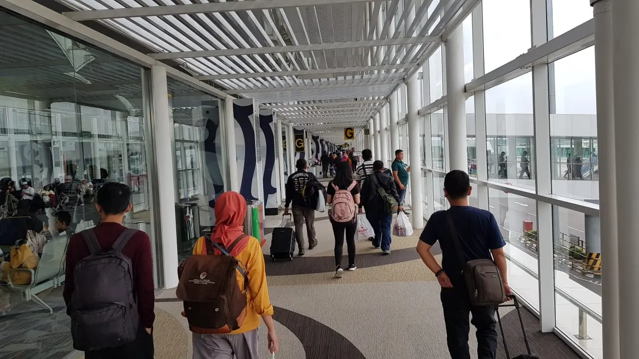 Penumpang di Bandara Kualanamu