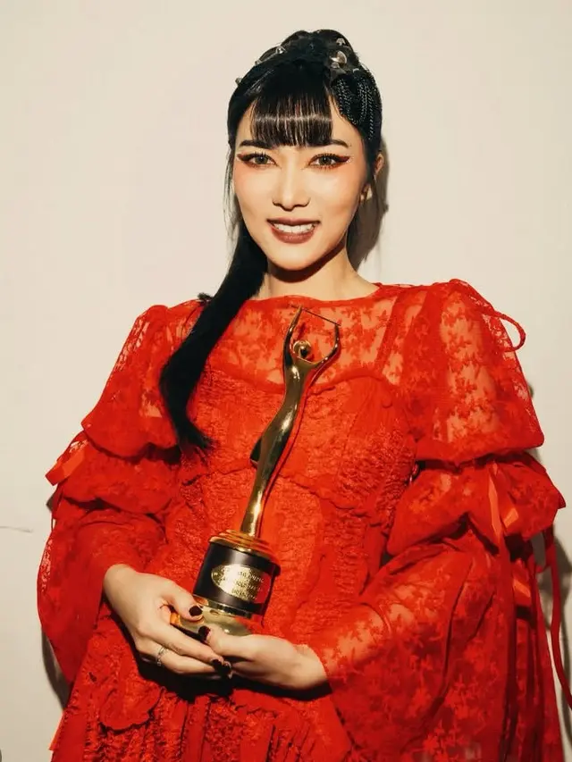 Tampilan Dress Up Para Musisi Hadir di AMI Awards 2024.