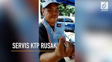 Mang Ade seorang tukang servis yang bisa membuat KTP yang rusak dan lusuh kembali seperti baru lagi.