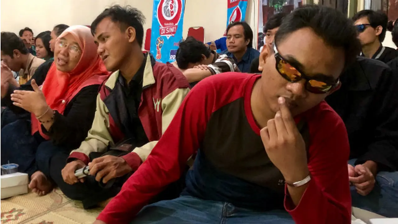 Bukan Nobar, Begini Cara Tunanetra Menikmati Piala Dunia 2018