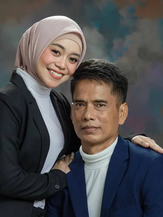 Belum diketahui tanggal pernikahan Lesty Kejora dan Rizky Billar, namun keduanya akan memulai rangkaian tersebut dengan acara lamaran. Tanggal 13 Juni 2021 mendatang, acara lamaran tersebut akan digelar. (Instagram/ayah_kejora)