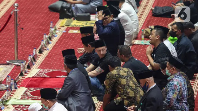 Mesut Ozil Penuhi Janjinya Sholat Jumat di Masjid Istiqlal