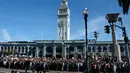 Karyawan Google melakukan aksi protes terkait pelecehan seksual yang terjadi di perusahaannya di Harry Bridges Plaza, depan Gedung Ferry, San Francisco, AS, Kamis (1/11). Karyawan mendesak Google dapat melindungi karyawan wanita. (AP Photo/Eric Risberg)