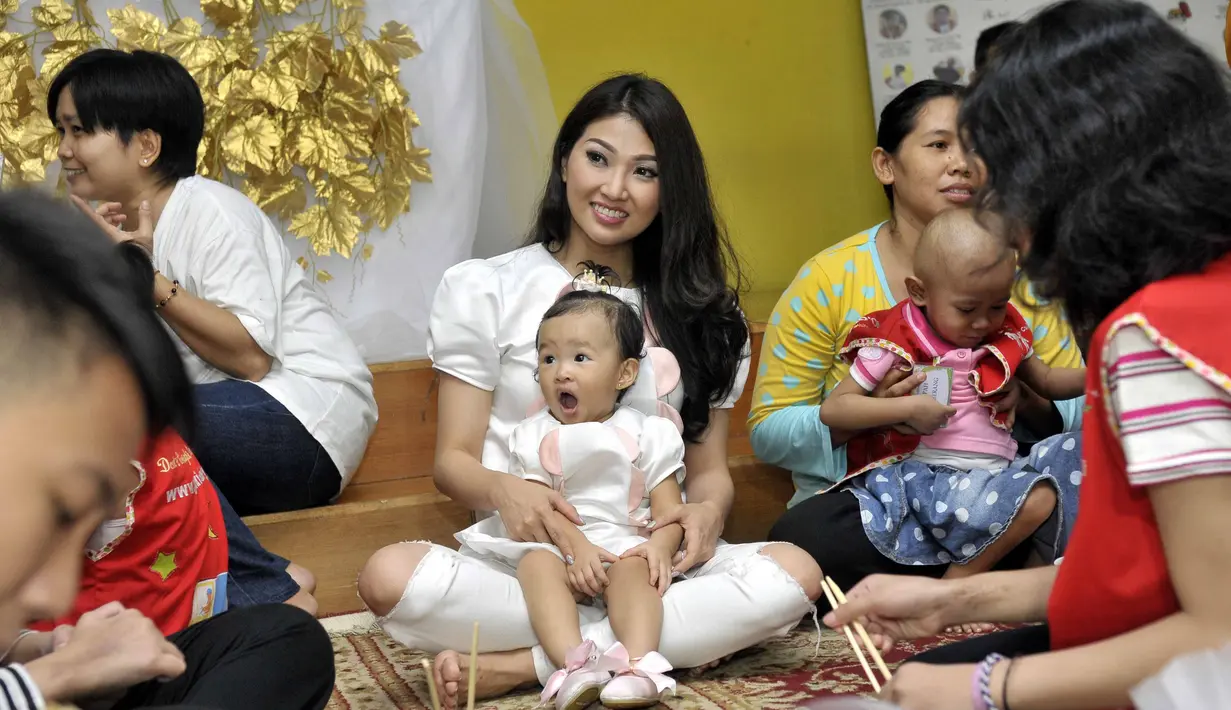 Sejak sebulan belakangan ini, Sarwendah mempersiapkan untuk acara ulang tahunnya kali ini. Menyesuaikan jadwal perawatan anak-anak hingga makanan harus mendapat persetujuan dari ketua yayasan. (Nurwahyunan/Bintang.com)