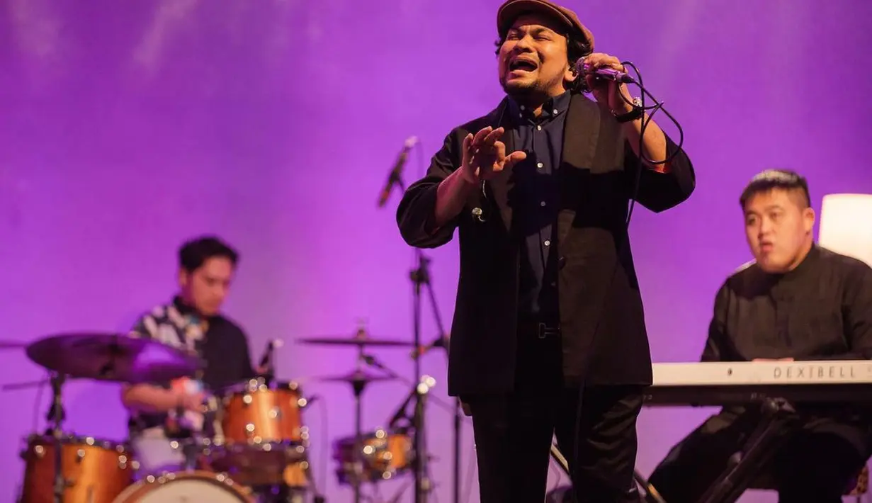 Parade musisi top ini diakhiri oleh Tompi yang interaktif dan banyak berartraksi vokal. Penonton pulang dengan kesan indah atas berlangsungnya festival ini. [Instagram @gaiamusicfest]