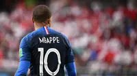 Striker Prancis, Kylian Mbappe, saat melawan Peru pada laga grup C Piala Dunia di Yekaterinburg Arena, Yekaterinburg, Kamis (21/6/2018). Dirinya menjadi pencetak gol termuda Prancis di turnamen bergengsi. (AFP/Franck Fife)