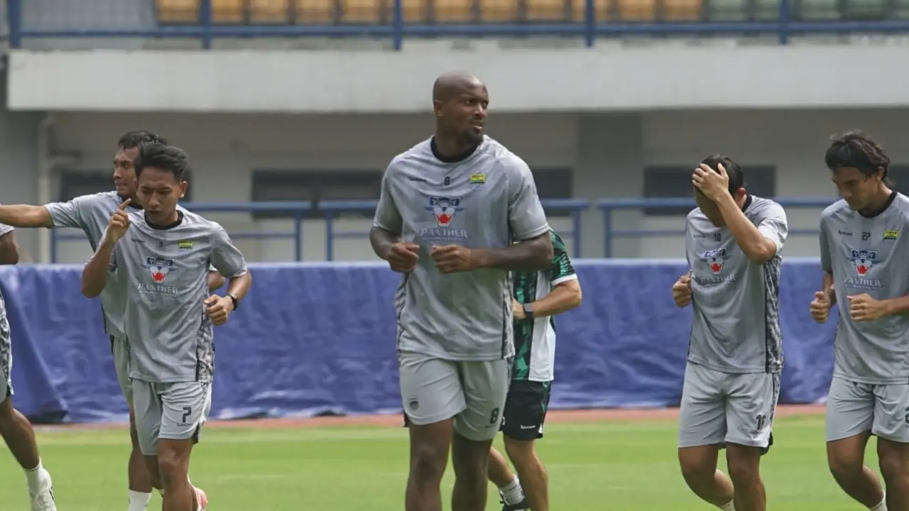 Persib Bandung, Gervane Kastaneer