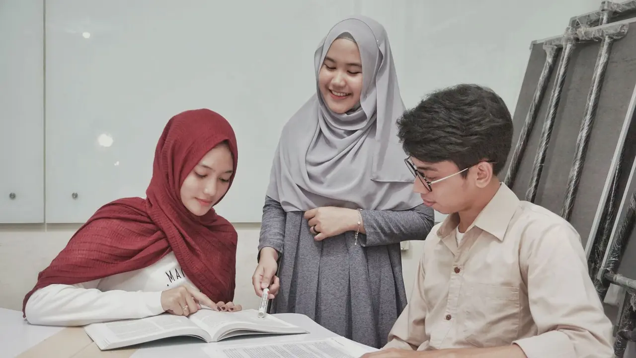 Sambut Hari Guru, Tips Ciptakan Pola Belajar Interaktif untuk Generasi Z