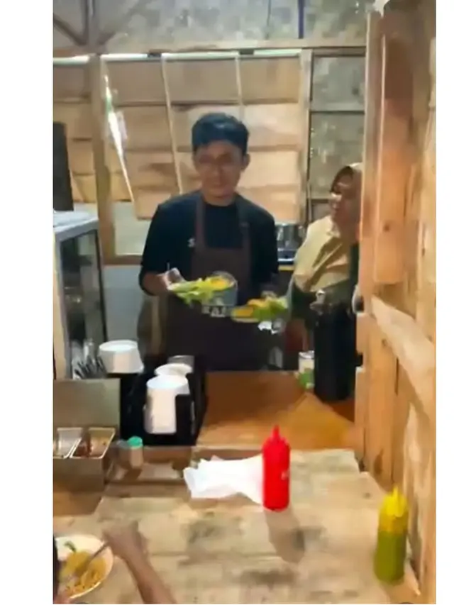 6 Potret Warung Kopi Boby Tince, Usaha Rumahan dengan Sentuhan Alam Menenangkan
