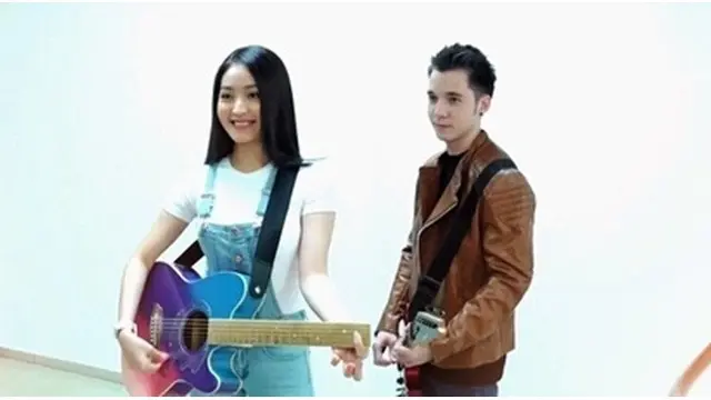 Tak Canggung, 16 Artis Ini Tetap Profesional Adu Akting dengan Mantan