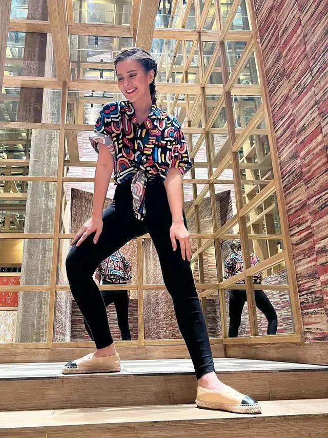 8 Inspirasi Outfit Astrid Tiar yang Playful dan Warna-Warni Layaknya Remaja