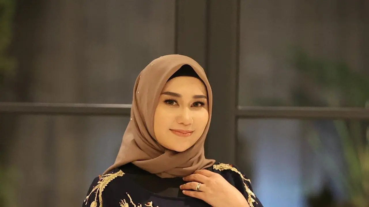 Jarang Pamer Harta, Ini 6 Potret Septia Siregar Istri Putra Siregar