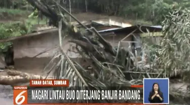 Satu keluarga yang berada dalam satu rumah terbawa arus sungai yang deras. Lima keluarga lainnya bisa bertahan meski mengalami cedera.