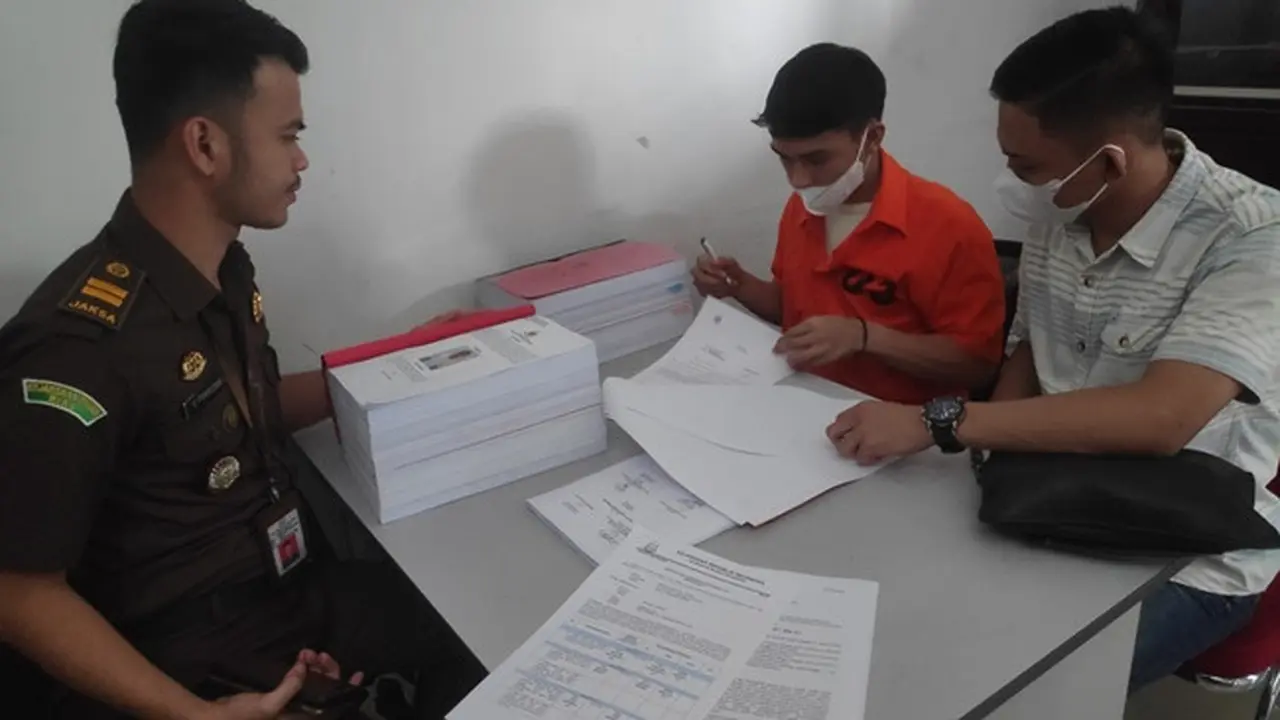 Pemuda Pekanbaru yang sempat menjadi buronan FBI karena meretas akun coinbase warga Amerika saat di Kejari Pekanbaru.