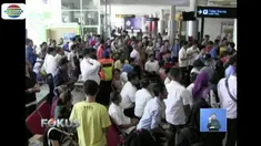 Keluarga korban yang tiba pun langsung didata petugas, baik dari kepolisian, TNI, Basarnas dan pihak bandara.