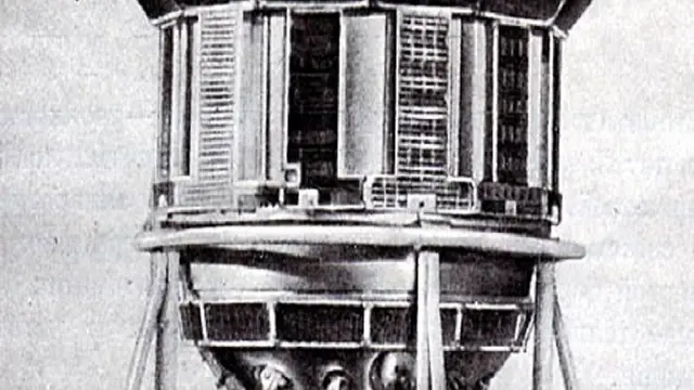 Satelit Uni Soviet Luna 3 mengambil foto penampakan sisi jauh Bulan (Wikipedia/Public Domain)