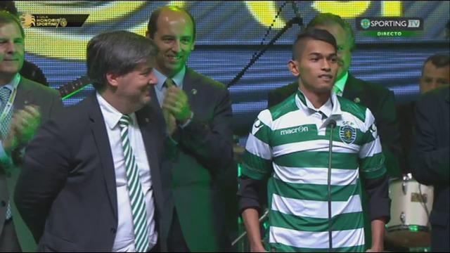 Martunis, pemuda asal Aceh yang selamat dari bencana tsunami tahun 2004 akhirnya resmi bergabung dengan Sporting Lisbon, klub yang menjadi awal karir idolanya, Cristiano Ronaldo. Inilah detik-detik saat nama Martunis diumumkan sebagai anggota baru Ak...