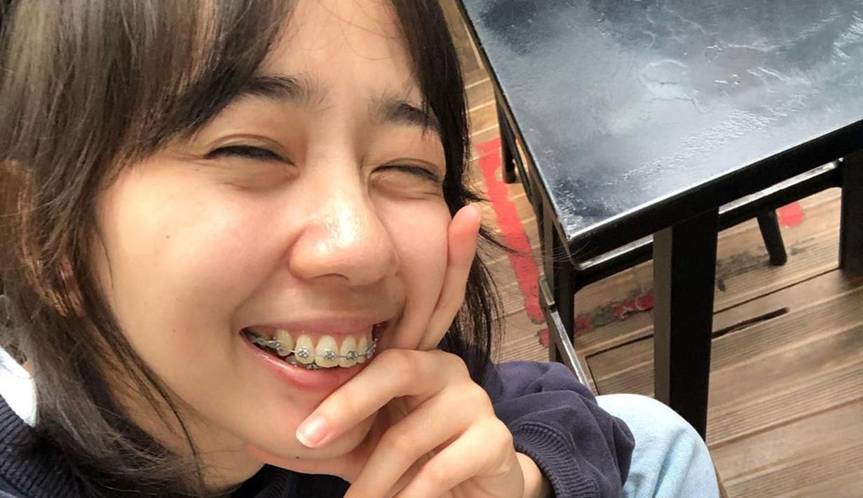 Banyak yang menyebut Rana Cynthia parasnya mirip dengan Park Shin-hye. Garis wajah hingga momen Rana tersenyum memang bak dibelah dua dengan Park Shin-hye. Tak heran foto ini ramai komentar dengan menyebut Rana, Park Shin-hye versi Indonesia. (Liputan6.com/IG/rncynth)